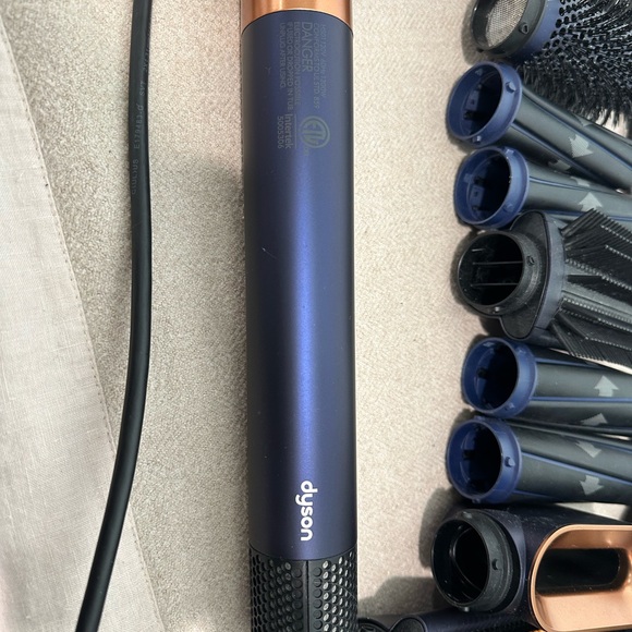 Dyson Hair Airwrap Styler Kit in Navy and Copper - Picture 3 of 9